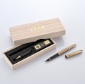 Kuretake Mannen Mouhitsu Limited Edition DU190-50-J w pudełku szare tło.jpg