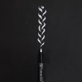Kuretake ZIG Fudebiyori Pigment Milky White CBK-55P na czarnym tle.jpg